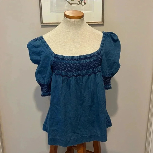 NWT!! Faherty - Presley Embroidered Detail Cotton Chambray Top Dark Indigo Wash - Picture 3 of 9